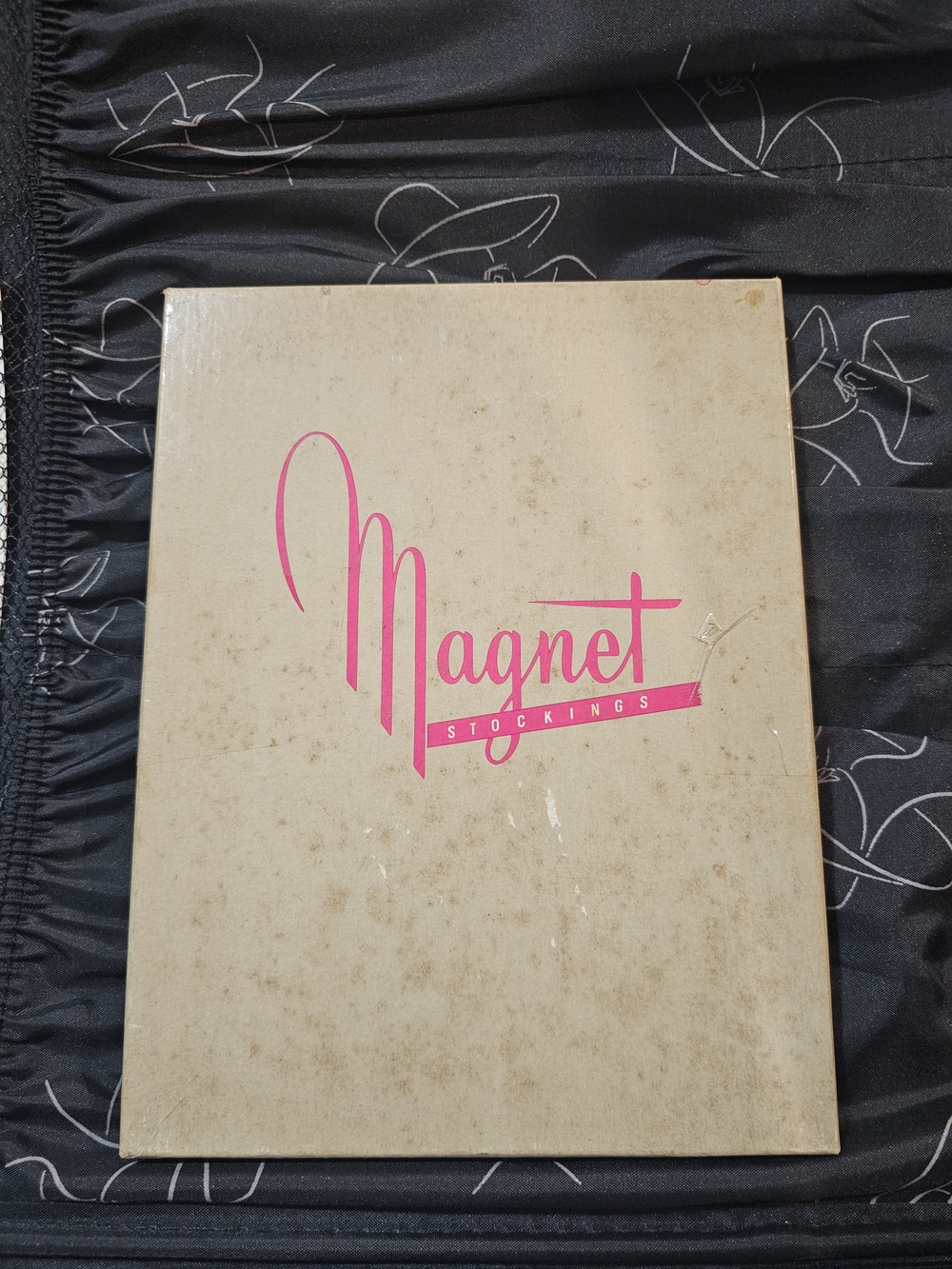 ✨ TRUE VINTAGE 1940s DEADSTOCK NYLON STOCKINGS